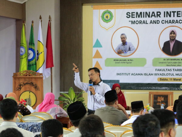 Seminar International dengan tema "Moral and Character Education"