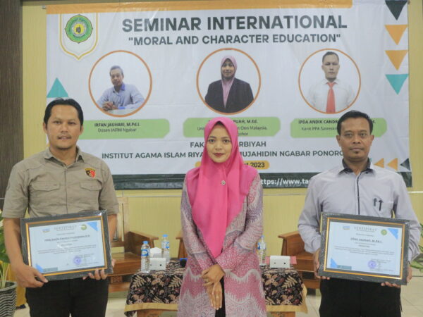 Seminar International dengan tema "Moral and Character Education"