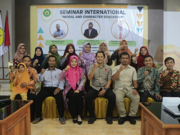 Seminar International dengan tema "Moral and Character Education"