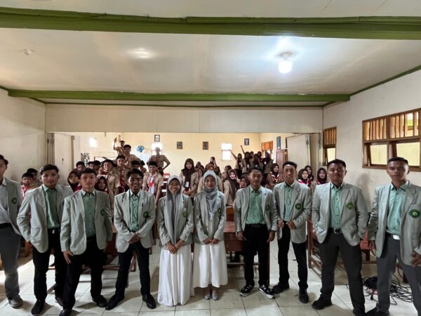 Tarbiyah Road to School and Pesantren: Sinergi Kampus dan Pesantren dalam Penguatan Pendidikan